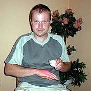 20 éve szenvedek súlyos pikkelysömörben .... Eredetileg kölcsönvettem egy próbaüzemre, hogy ne sértsek meg egy jó barátot, aki felajánlotta nekem a lehetőséget...és azzal a meggyőződéssel, hogy majd békében visszaadom újra, mert mint a többi általam kipróbált módszer, valószínűleg ez sem fog segíteni rajtam. De nem így történt! Ellenkezőleg, örömmel fizettem ki, és továbbra is csodálkozva használtam a nagyszerű képességeit.