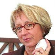 Nem tudom, mi az a nátha, megfázás, influenza, torokgyulladás... Az első fényterápiás lámpámat körülbelül 4 évvel ezelőtt vettem, és azóta nem voltam fénykezelésen. Segít mindenféle fájdalomnál, főleg az ízületeimnél. Ha valahol érzek valamit, fogom a fényterápiás lámpát, és rávilágítok arra a pontra, ahol fáj, és általában az első két-három fénysugárzás után már sokkal jobb, néha teljesen rendben van.